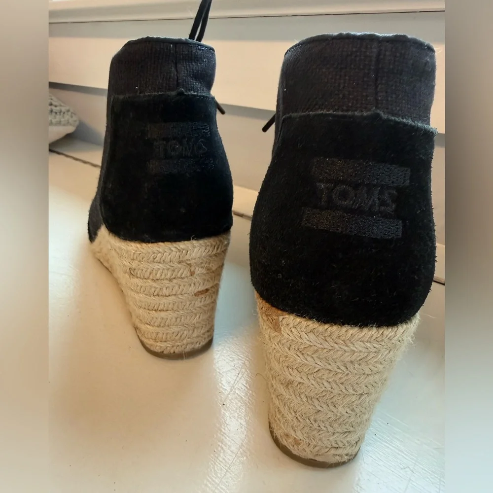 Toms chic black